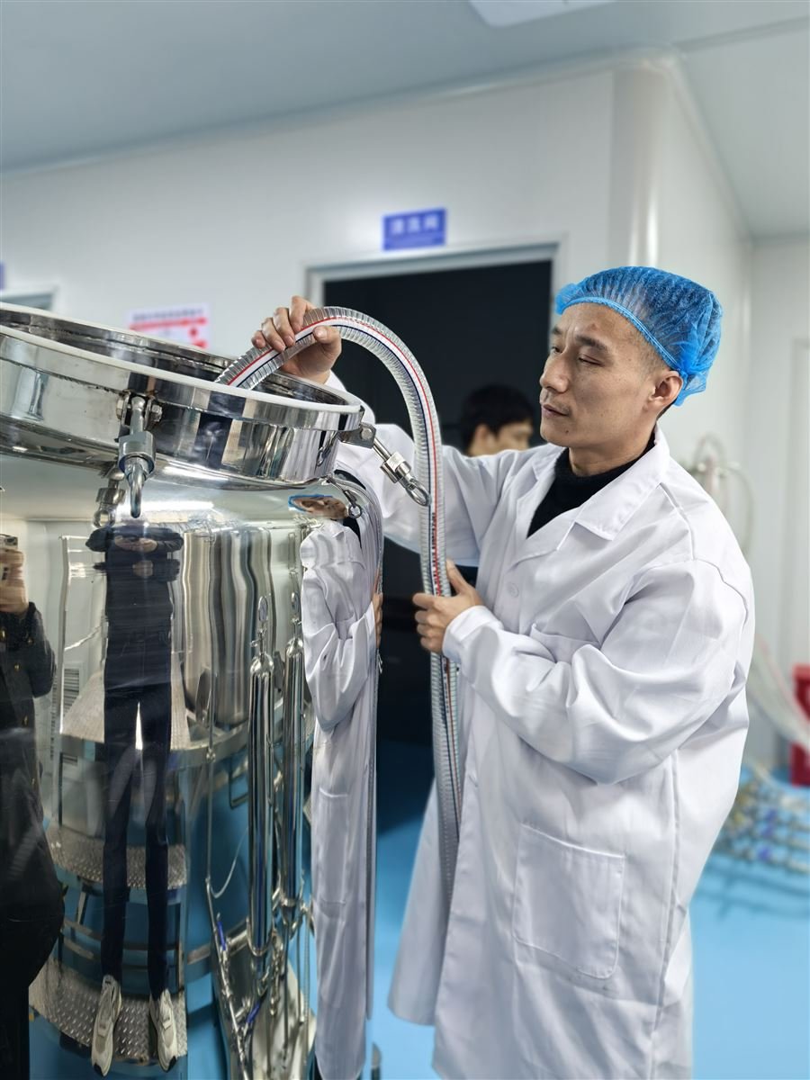 Factory equipment for perfume manufacturing and packaging support