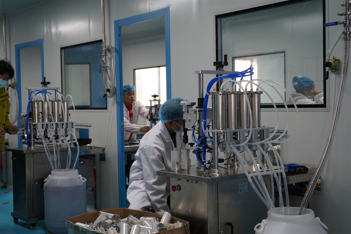 Perfume filling workshop for wholesale fragrance production