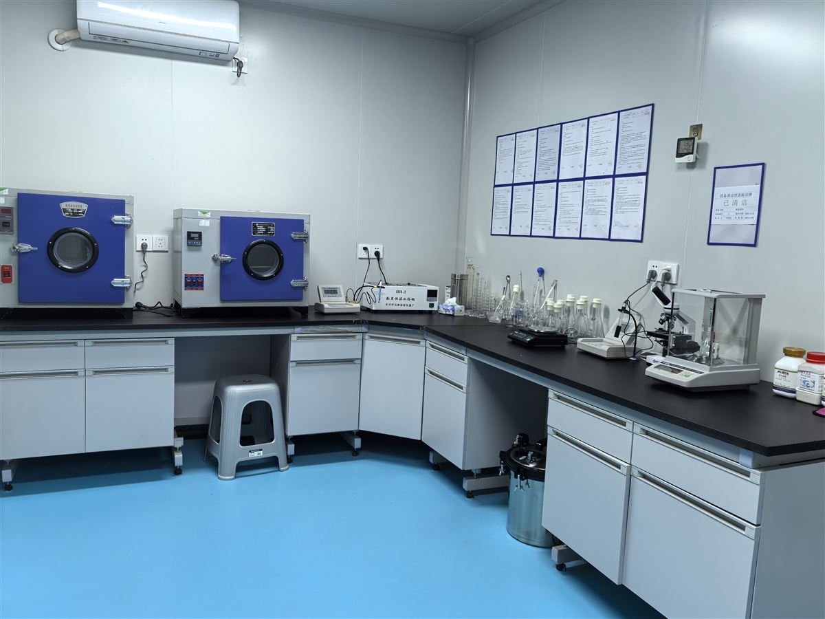 Perfume laboratory for fragrance sampling and quality checking